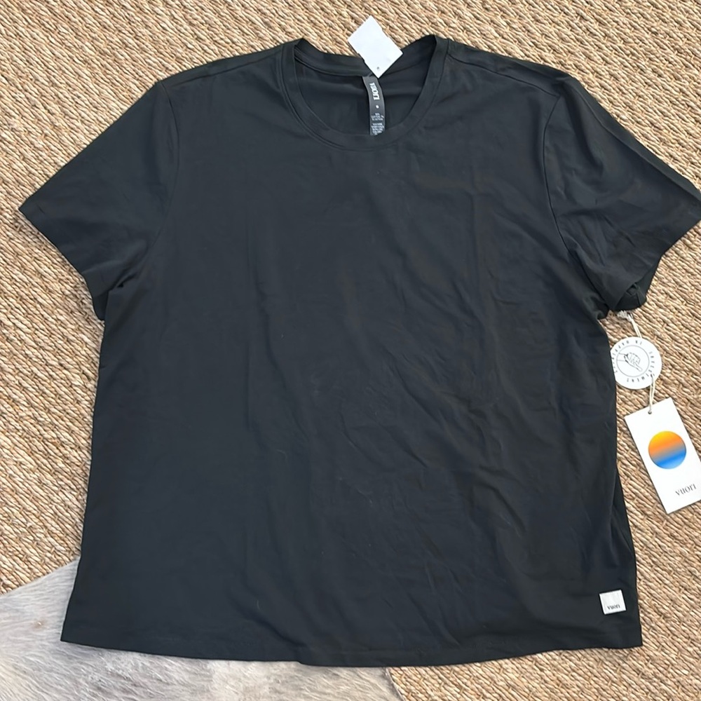 Vuori Feather Tee - Washed Black NWT Women’s Medium